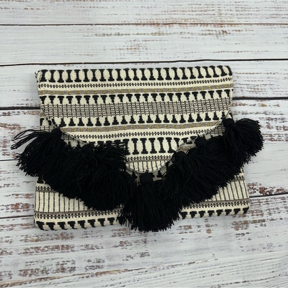 Mud Pie Black & Off White Woven Tassel Clutch New - Picture 1 of 11